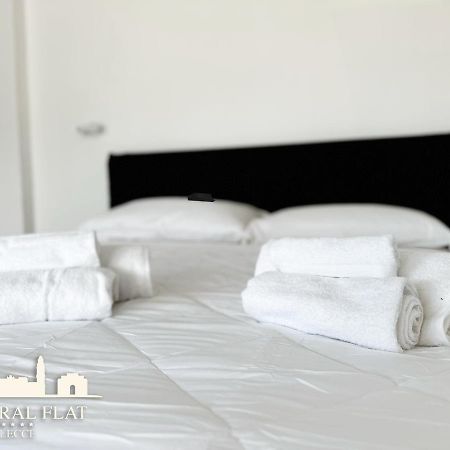 Апартаменти Lecce Central Flat - Attico Con Patio E Parcheggio Privato Екстер'єр фото