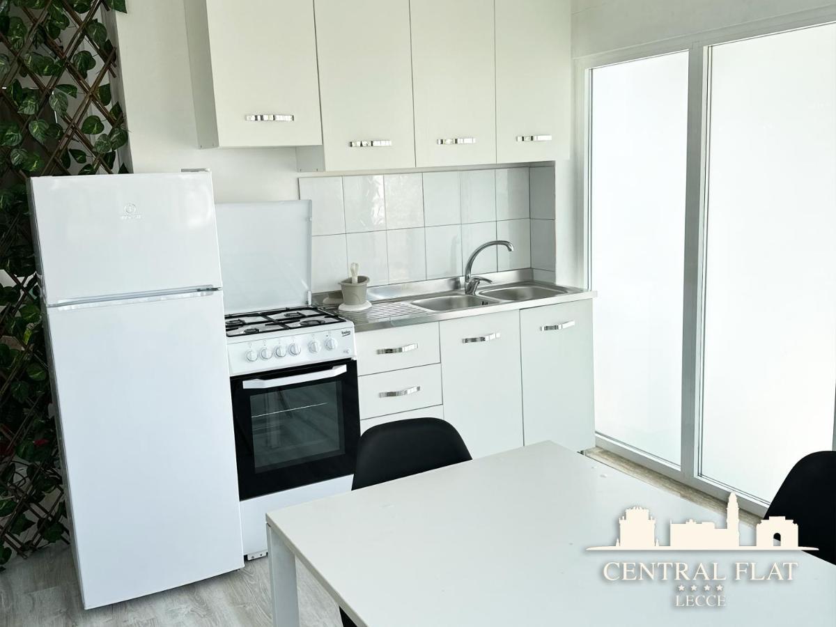 Апартаменти Lecce Central Flat - Attico Con Patio E Parcheggio Privato Екстер'єр фото
