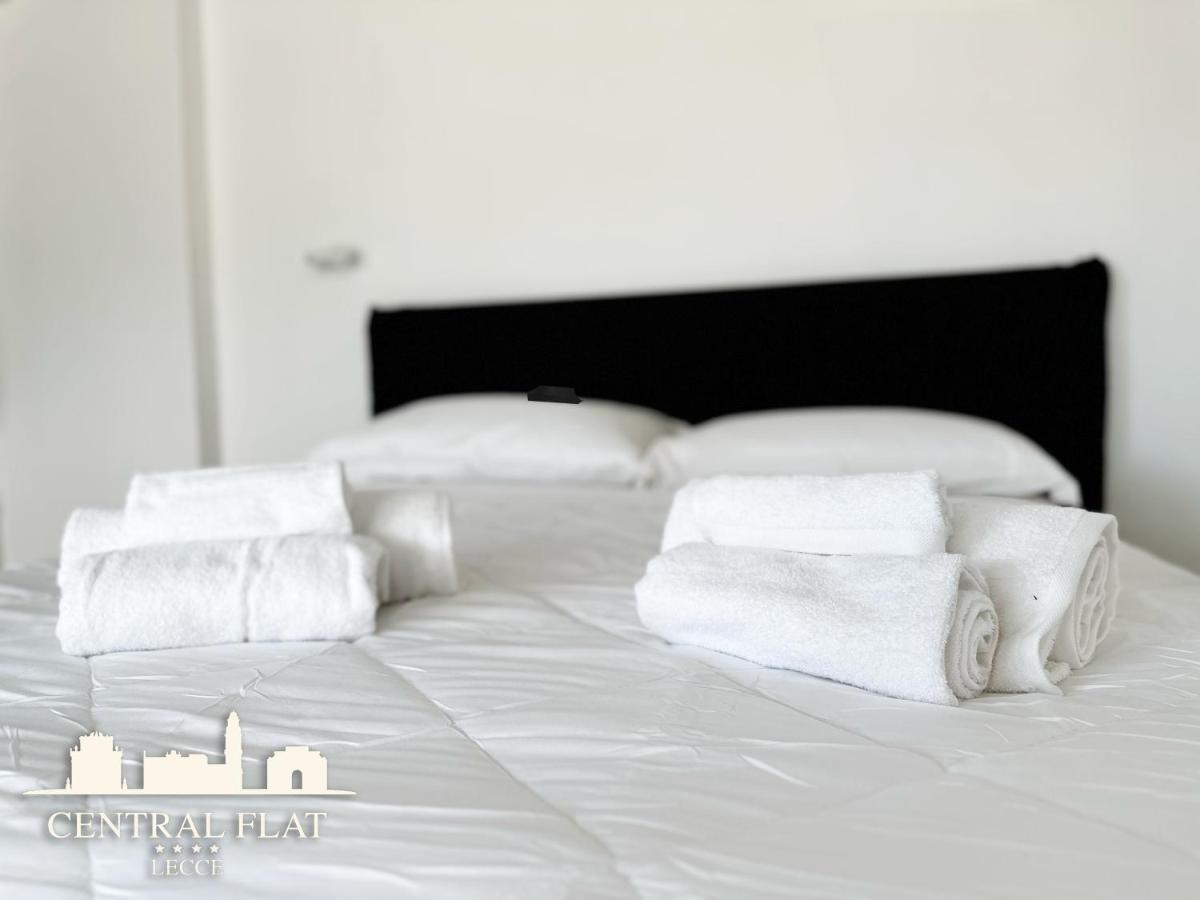 Апартаменти Lecce Central Flat - Attico Con Patio E Parcheggio Privato Екстер'єр фото