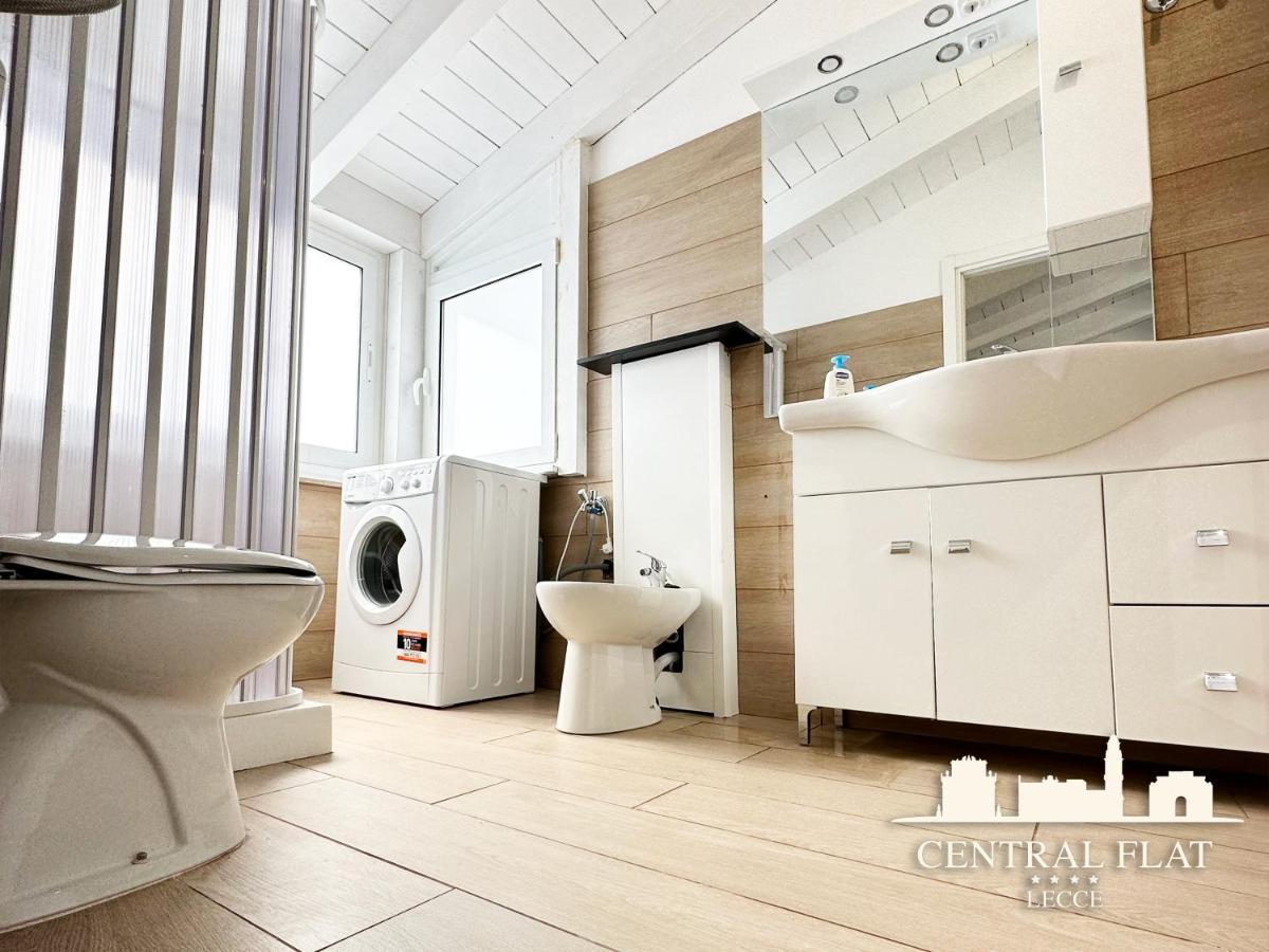 Апартаменти Lecce Central Flat - Attico Con Patio E Parcheggio Privato Екстер'єр фото