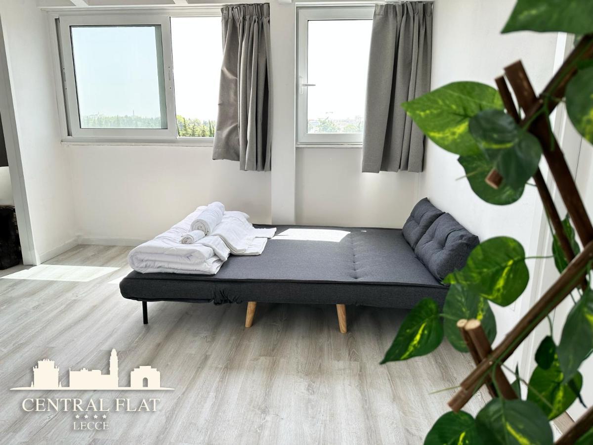 Апартаменти Lecce Central Flat - Attico Con Patio E Parcheggio Privato Екстер'єр фото