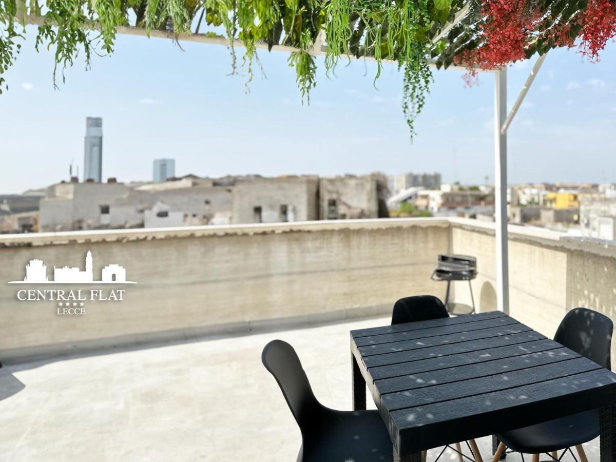 Апартаменти Lecce Central Flat - Attico Con Patio E Parcheggio Privato Екстер'єр фото